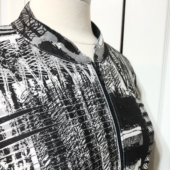 Layer 8 Performance Black & White Jacket Sz Large Workout Athletic Athleisure - Picture 10 of 10